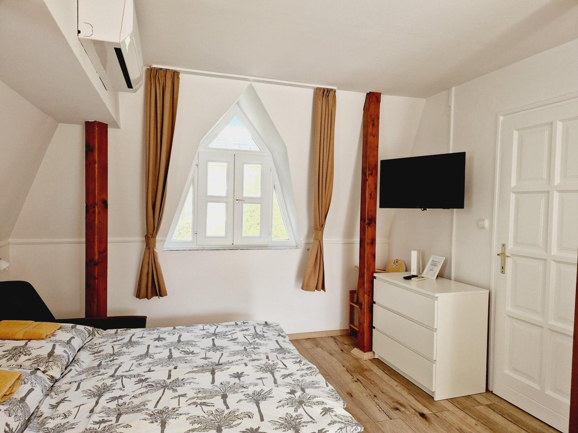 Balaton Apartman Fuered Balatonfüred Buitenkant foto